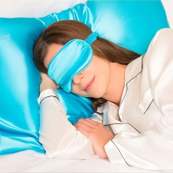 Blissy 100 % Mulberry Silk Sleep Mask - Bahama Blue - Picture 1 of 10